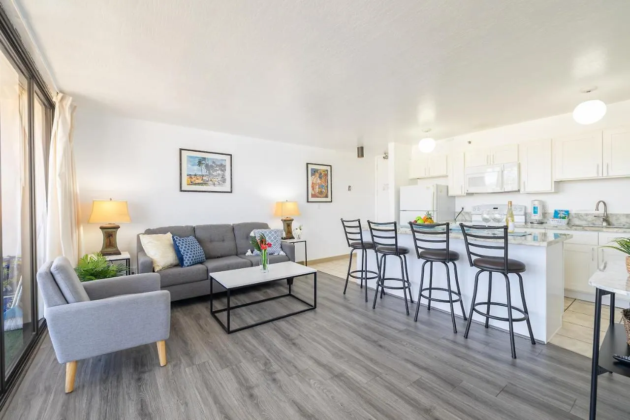 Waikiki Escapade Mountain Views Condo, Steps To Beach With Parking Perk Honolulu Apartment