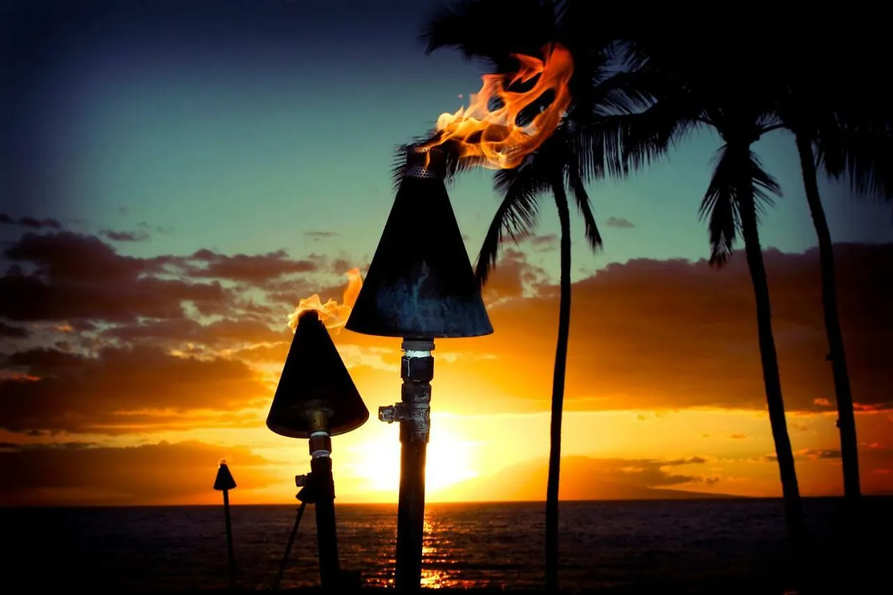 Apartment Waikiki Escapade Mountain Views Condo, Steps To Beach With Parking Perk Honolulu