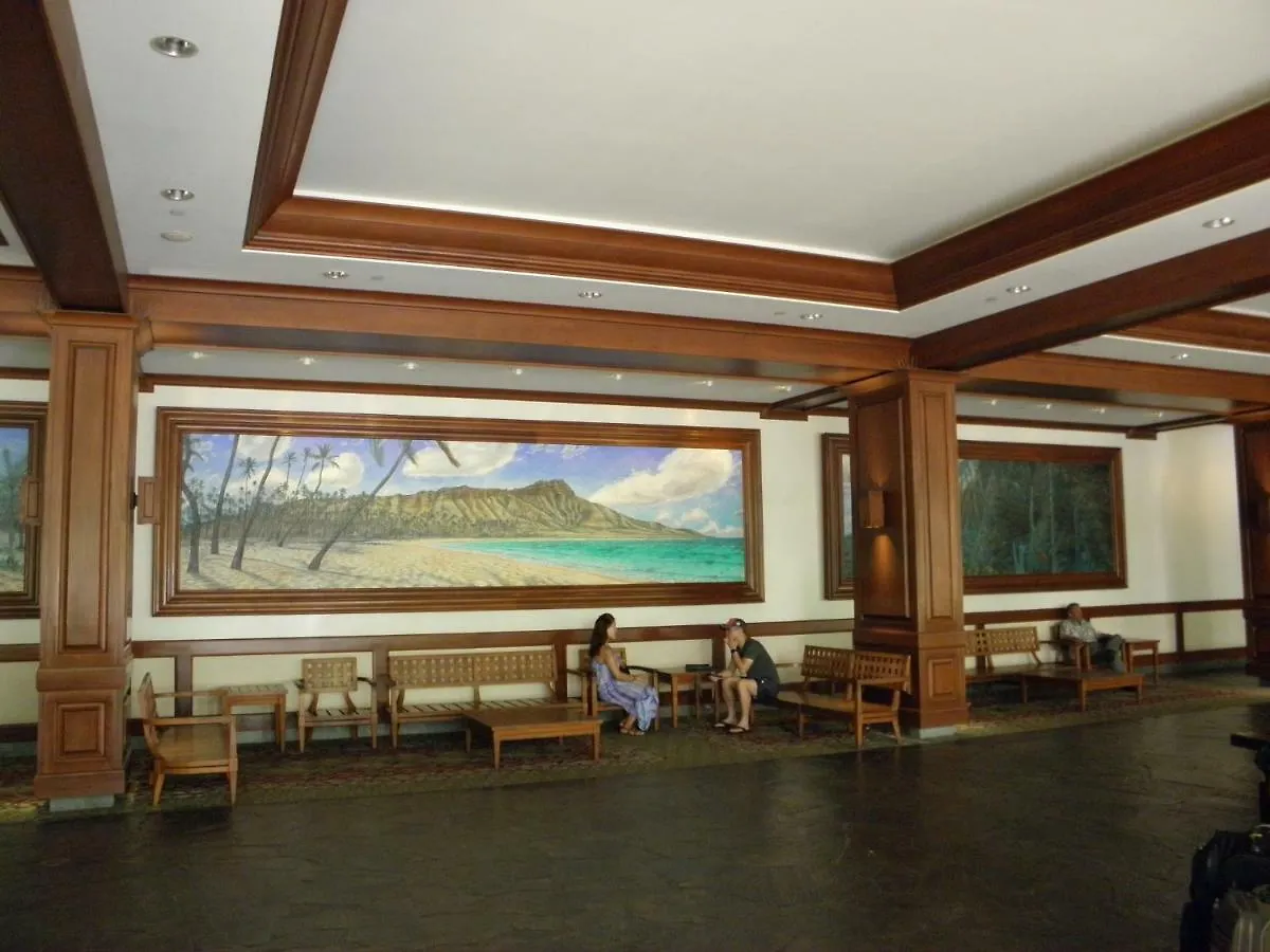 Waikiki Escapade Mountain Views Condo, Steps To Beach With Parking Perk Honolulu Apartment